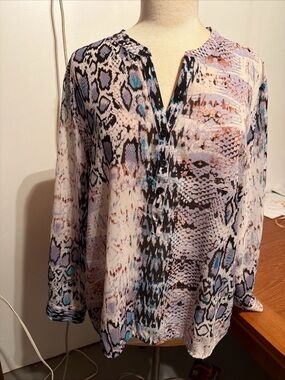 Women’s Blouse Top Ellen Tracy Sz XL Long Slv Cuff/button V-neck 3-button Front